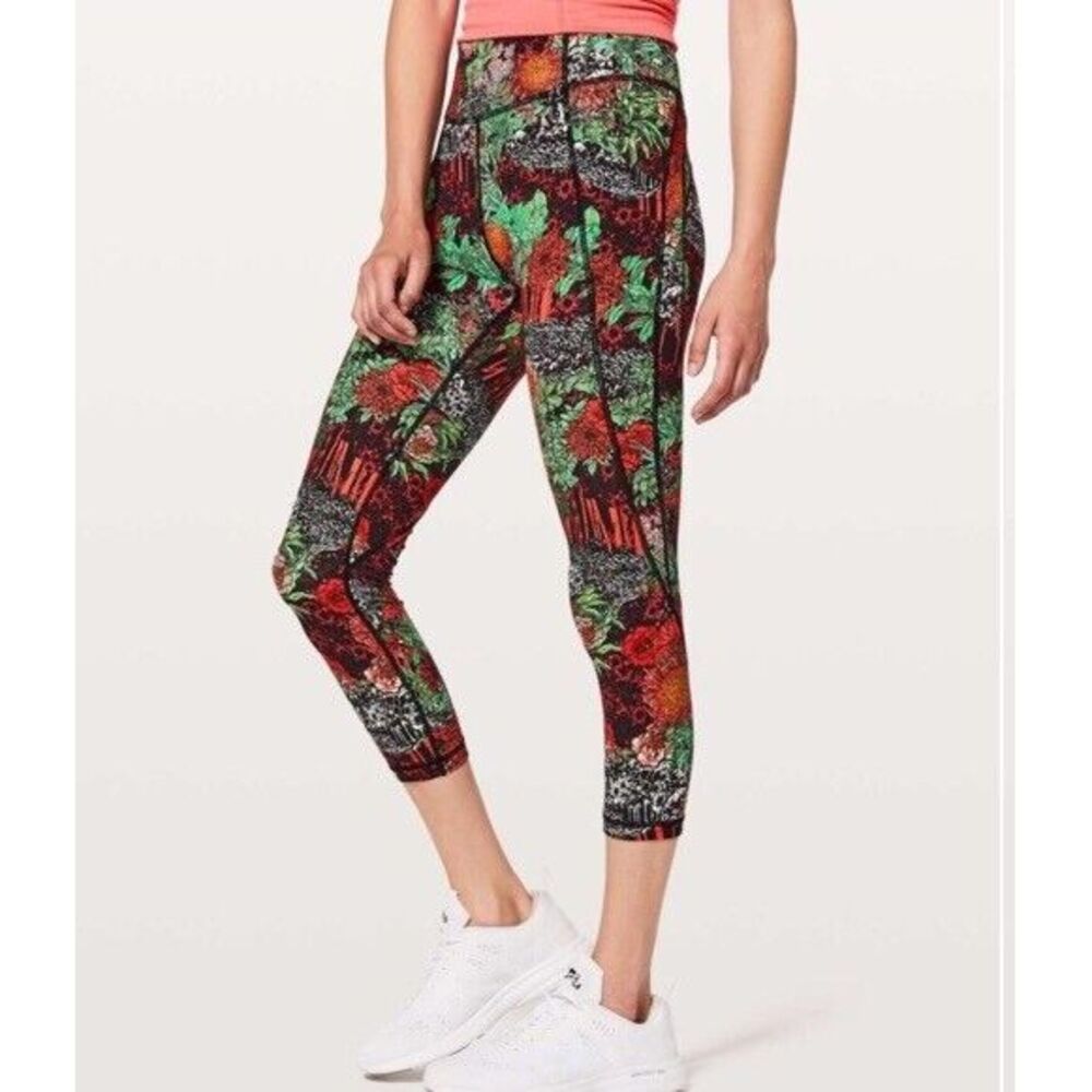 Lululemon Time To Sweat Crop 23" Size 4 Zen‎ Garden Multi